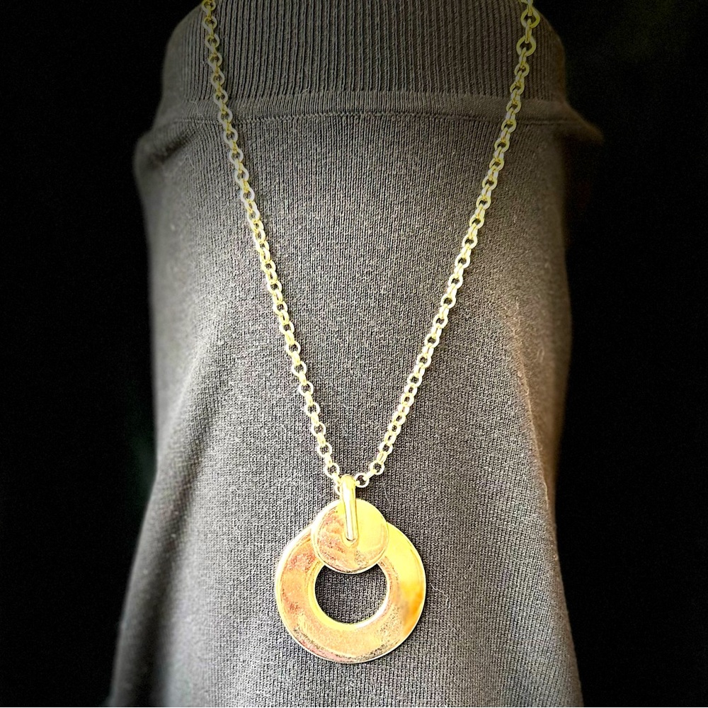 Pretty Gold tone pendantSUPER FAST SHIPPING